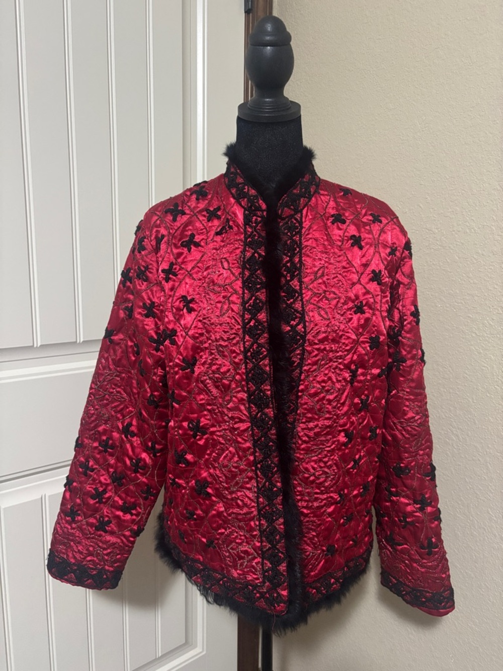 Vintage Mirasol Red Embroidered Teddy Jacket with Black Faux Fur Asian Style - Picture 3 of 6